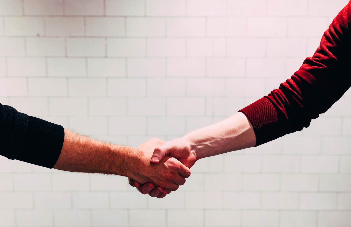 The Benefits of Working with a Vegetable Oil Distributor Long-Term